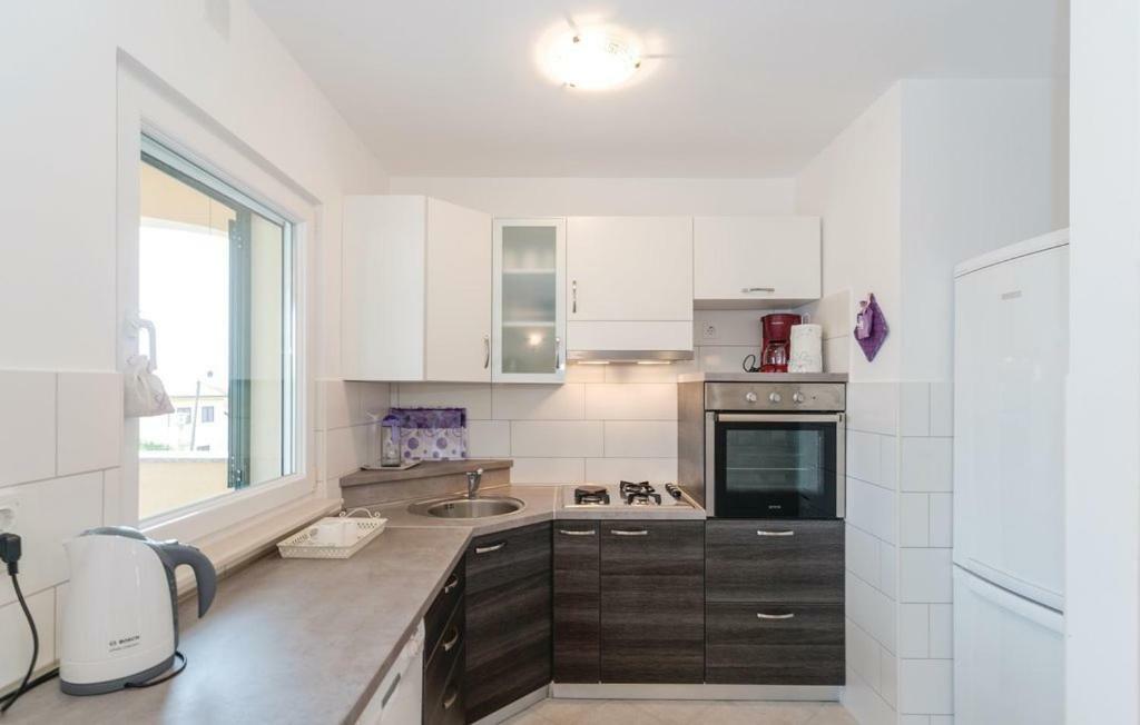 Dora Apartment *