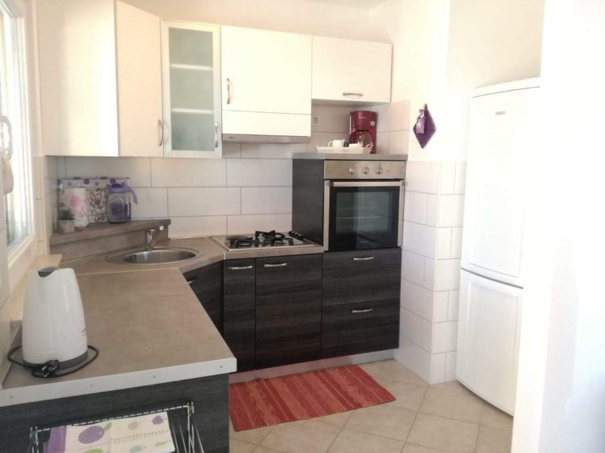 Dora Apartment *